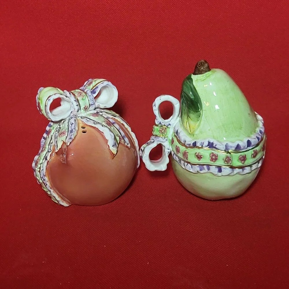 Ceramic Salt and Pepper Shakers Set Fruit Pear Peach Wrapped in Bow Floral Ribbo